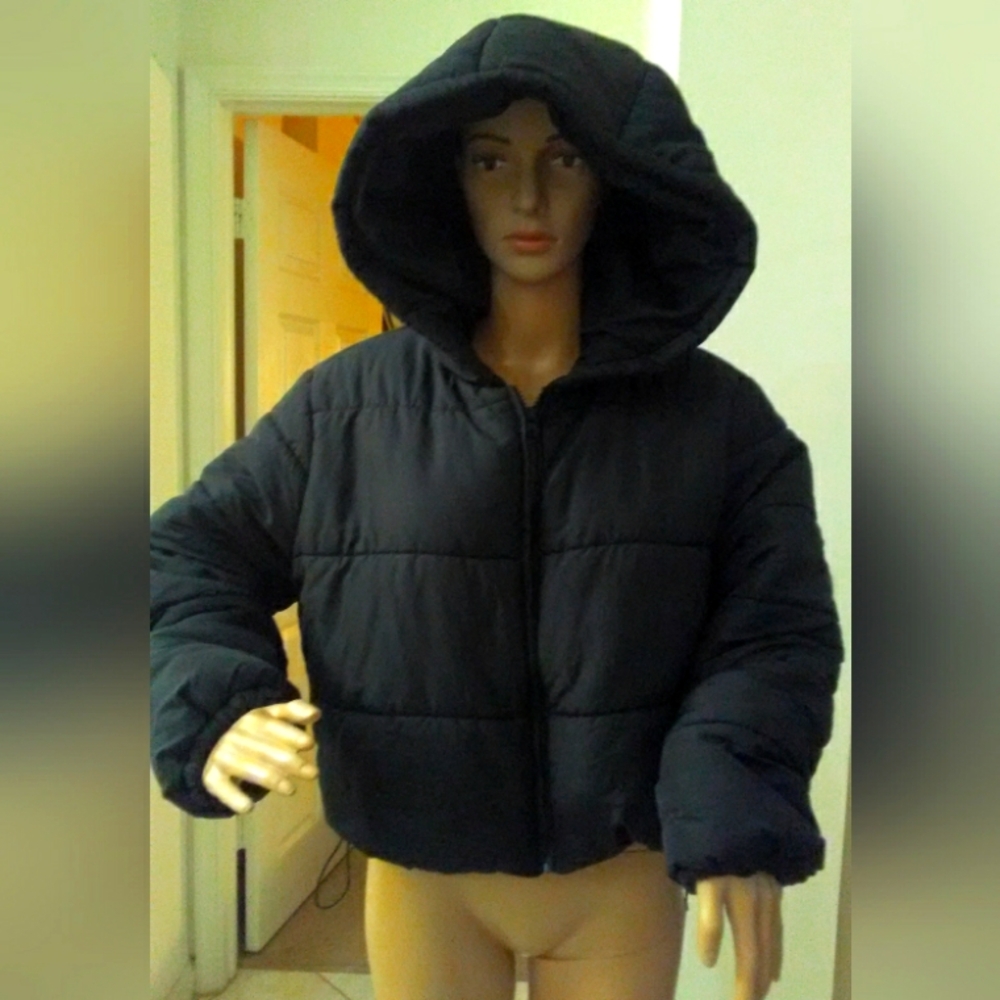 BNWOT CROPPED PUFFER JACKET BY SHEIN SZ. 1XL BLACK  EXTREMELY COMFORTABLE/ WARM